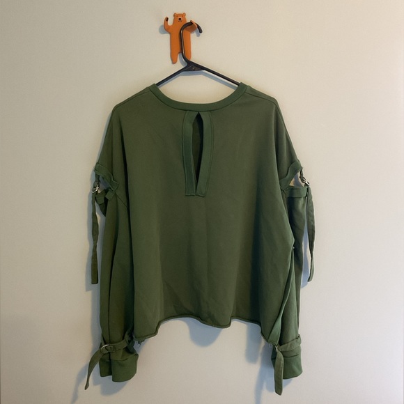 Stylish top from a LA designer - Picture 2 of 4